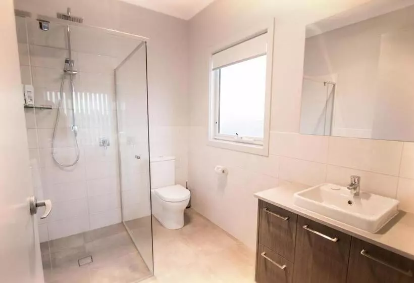 Wellington Lake Retreat