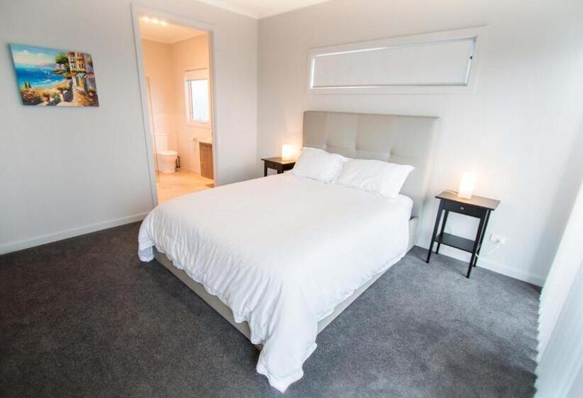 Wellington Lake Retreat