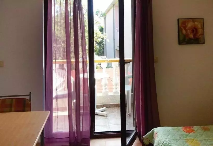 Apartments And Room Mirjana