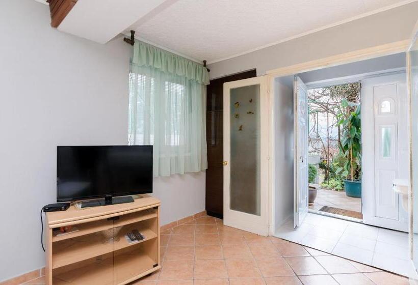 Apartments And Room Mirjana