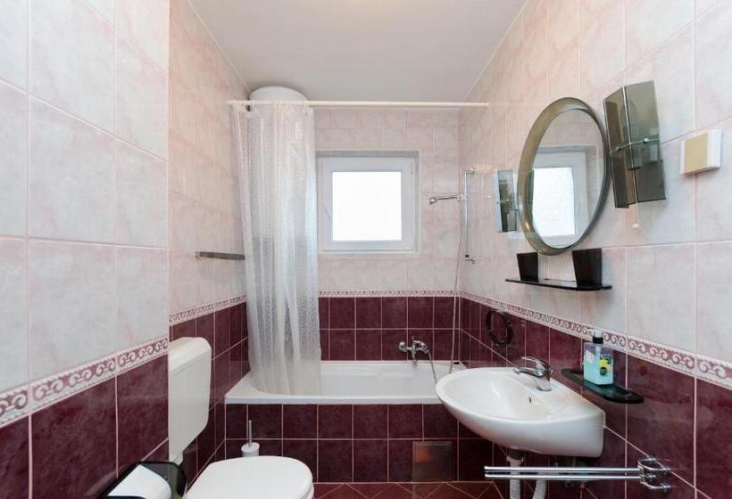 Apartments And Room Mirjana