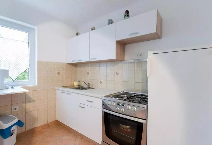 Apartments And Room Mirjana