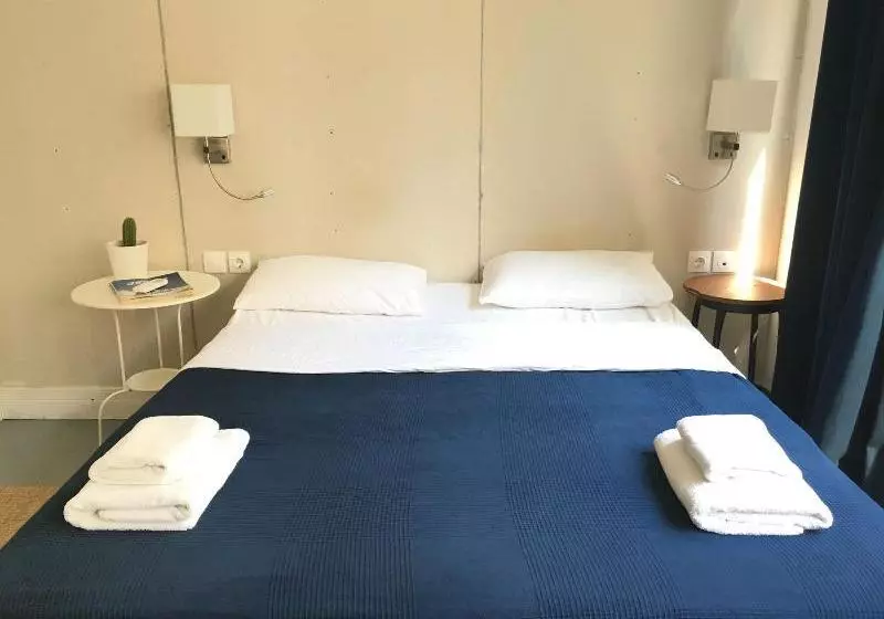 ベッドアンドブレックファースト 10 Petraki