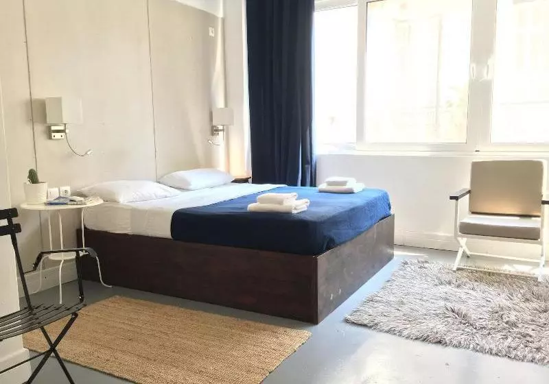 ベッドアンドブレックファースト 10 Petraki