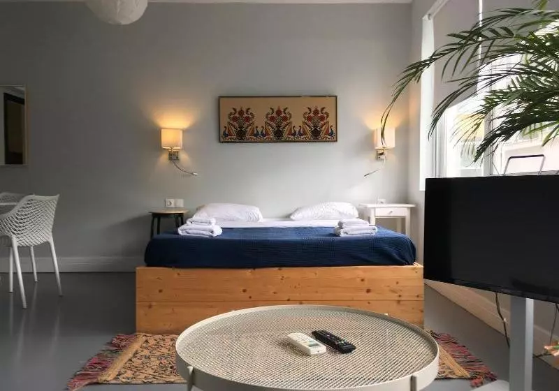 ベッドアンドブレックファースト 10 Petraki