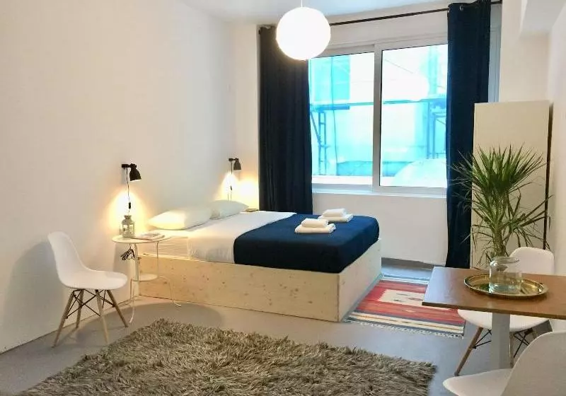 ベッドアンドブレックファースト 10 Petraki