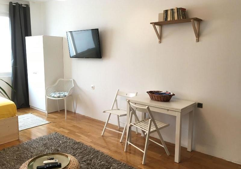 Bed and Breakfast 10 Petraki