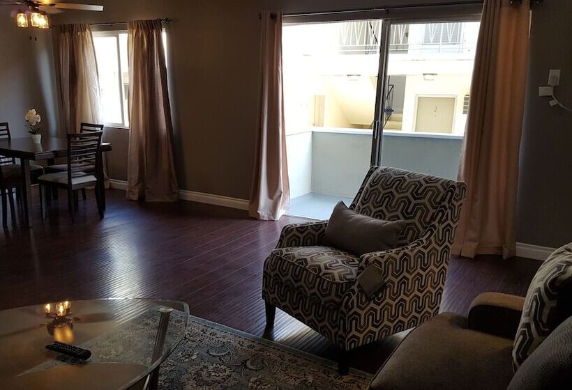 Fully Renovated 1 Min. To Melrose Ave