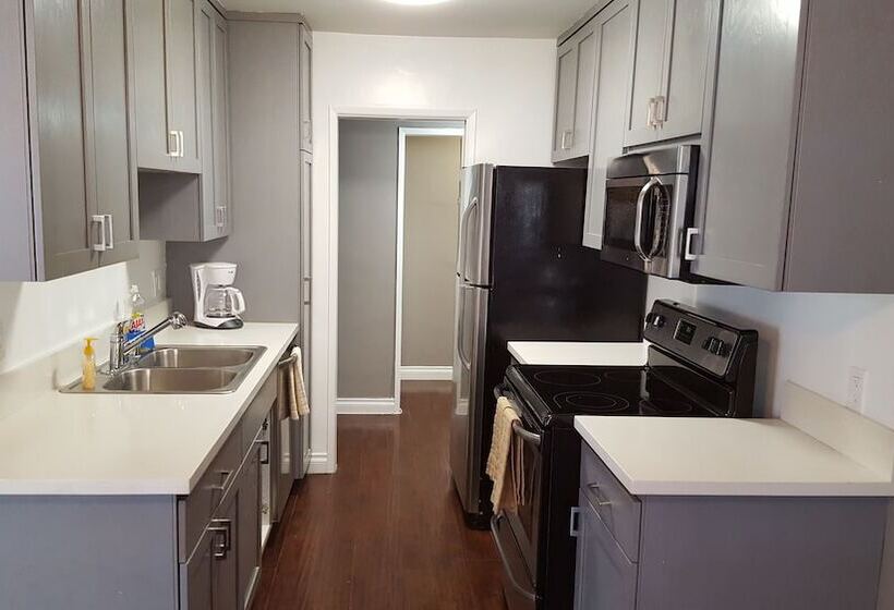 Fully Renovated 1 Min. To Melrose Ave