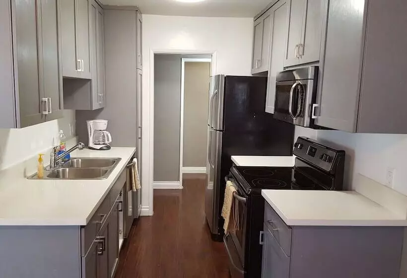 Fully Renovated 1 Min. To Melrose Ave
