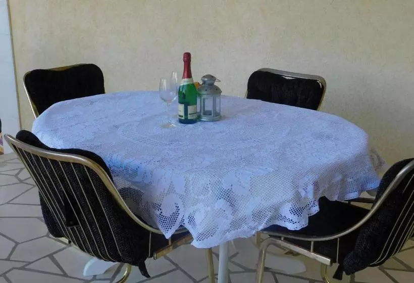 Apartmani More