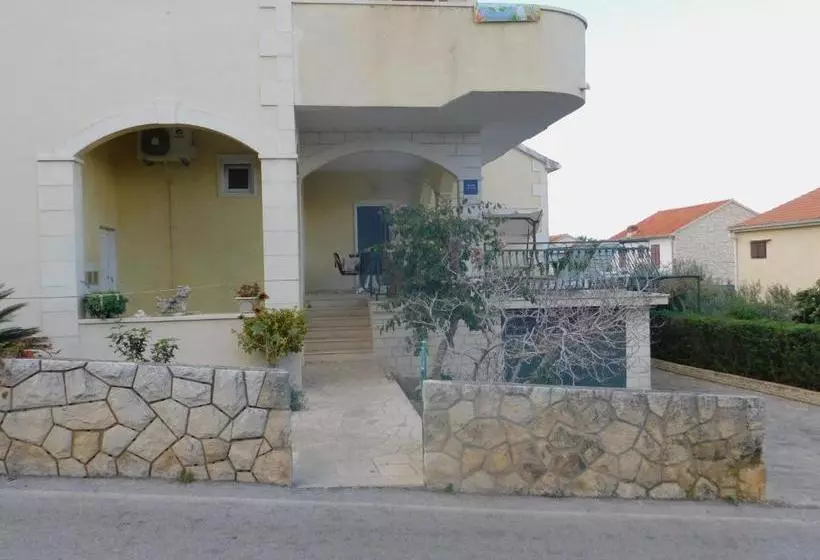 Apartmani More