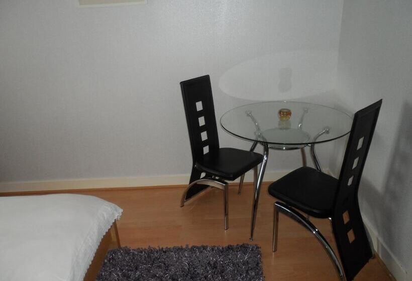 ペンション Homestay Oakridge Crescent