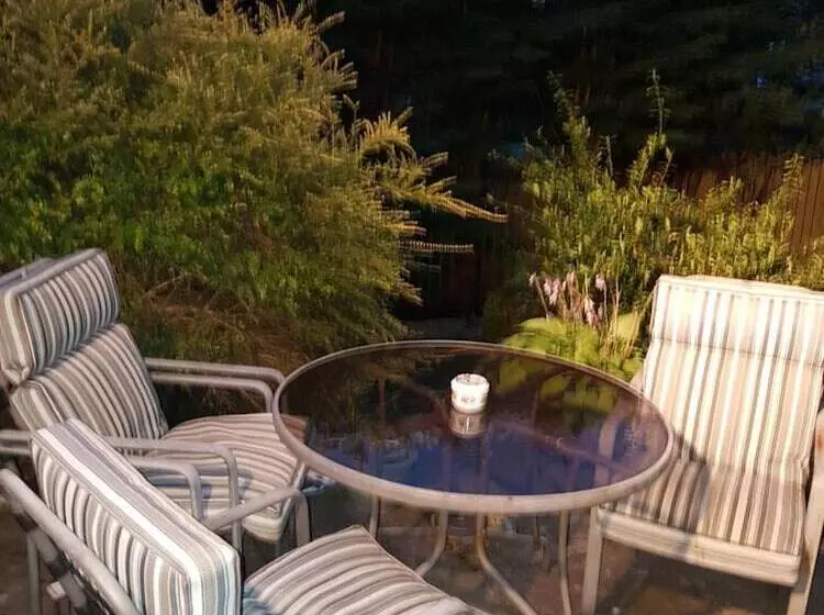 پانسیون Homestay Oakridge Crescent