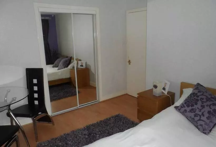 پانسیون Homestay Oakridge Crescent