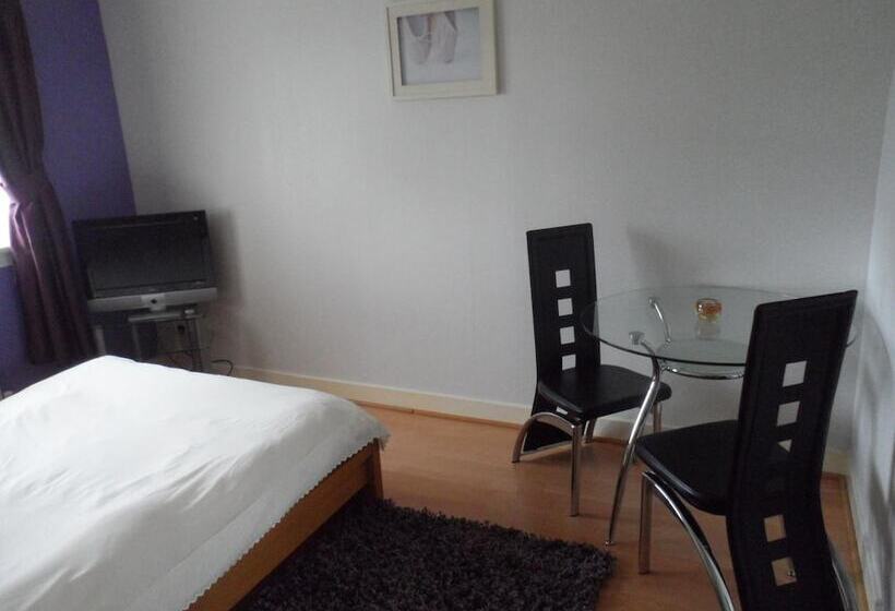 ペンション Homestay Oakridge Crescent