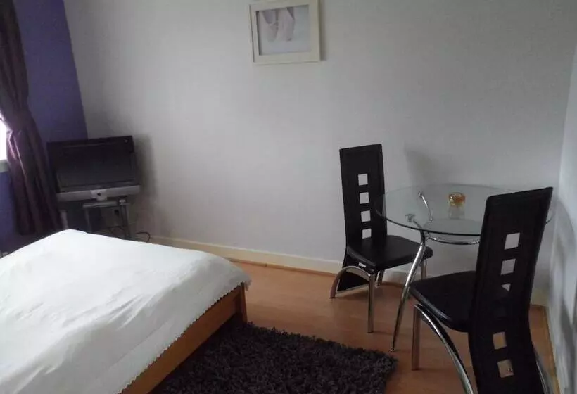 پانسیون Homestay Oakridge Crescent