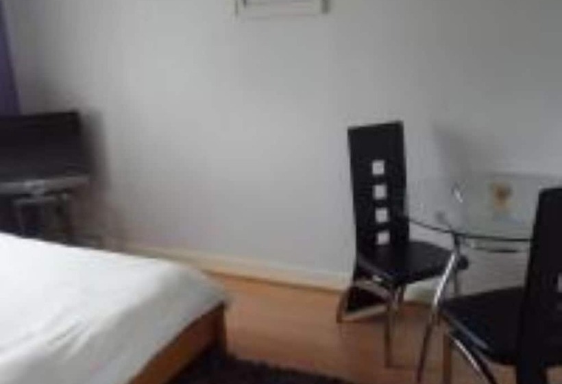 ペンション Homestay Oakridge Crescent