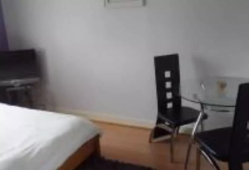 پانسیون Homestay Oakridge Crescent