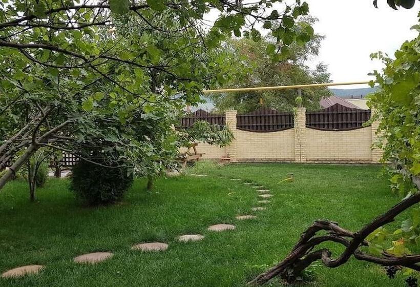 פנסיון Sadorini Guest House