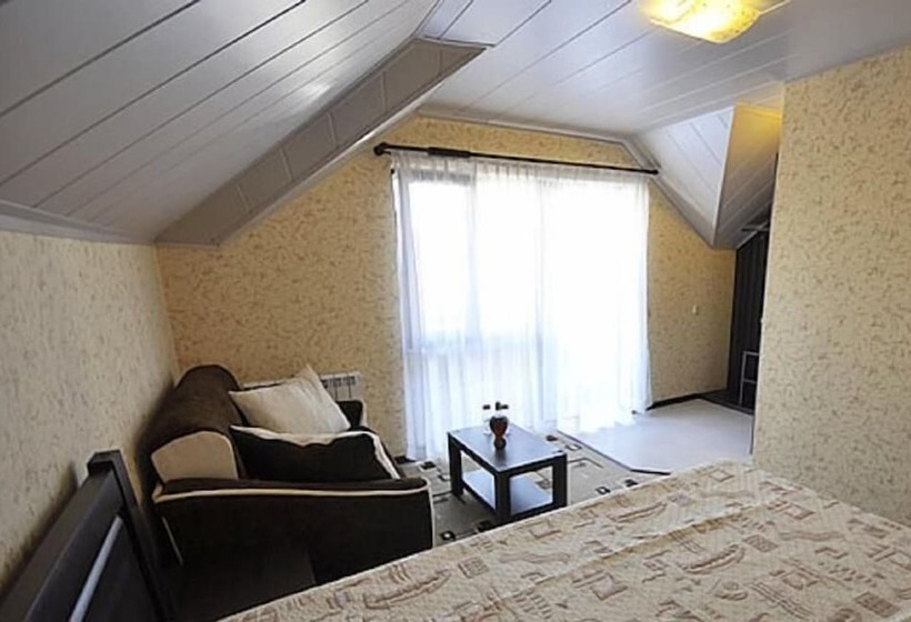 פנסיון Sadorini Guest House