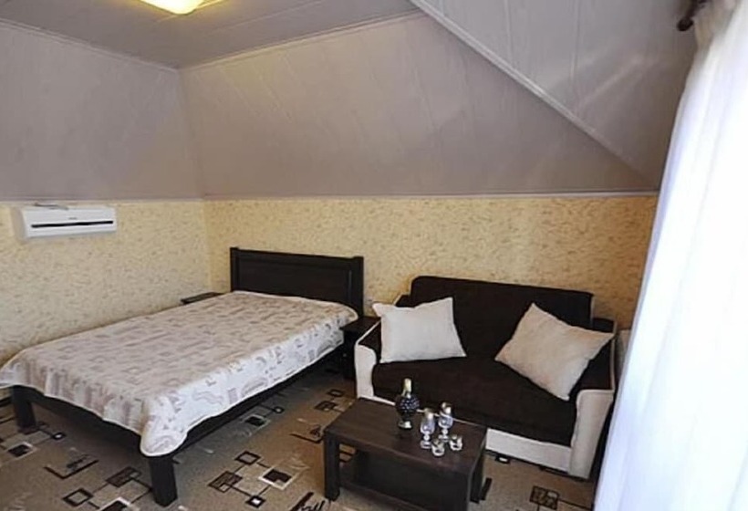 פנסיון Sadorini Guest House