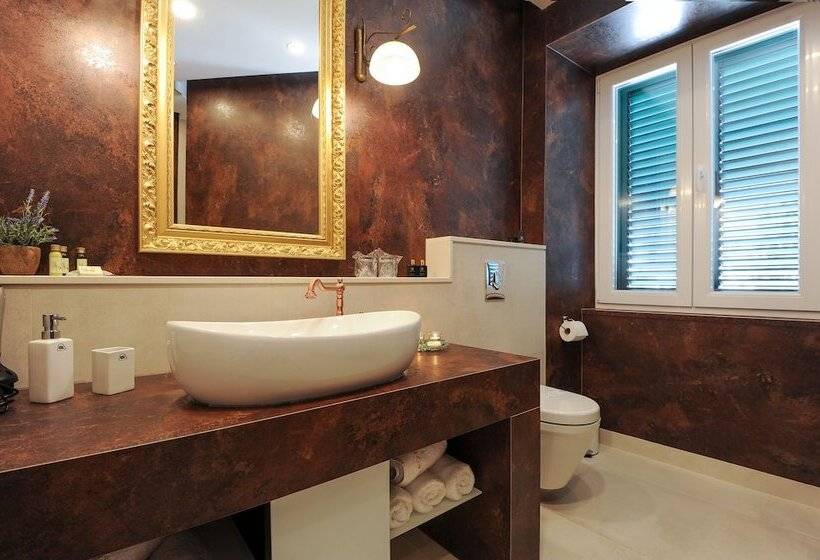 پانسیون Silver & Gold Luxury Rooms