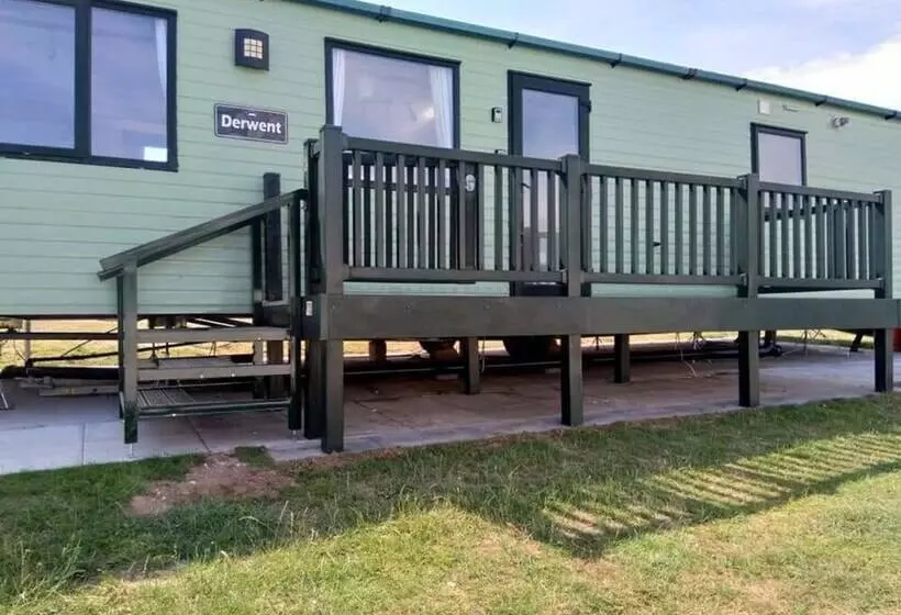 Caravan   Sleeps 6   Sea Views   Dog Friendly