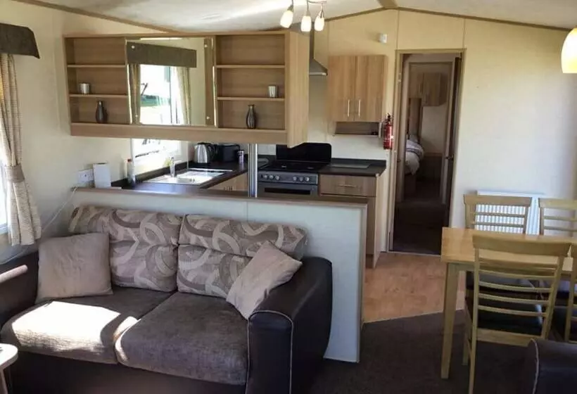 Caravan   Sleeps 6   Sea Views   Dog Friendly