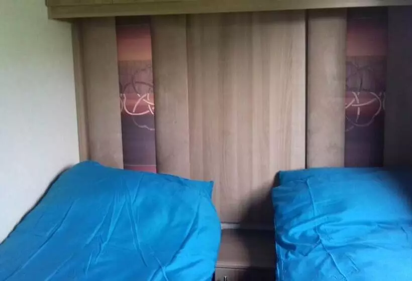 Caravan   Sleeps 6   Sea Views   Dog Friendly