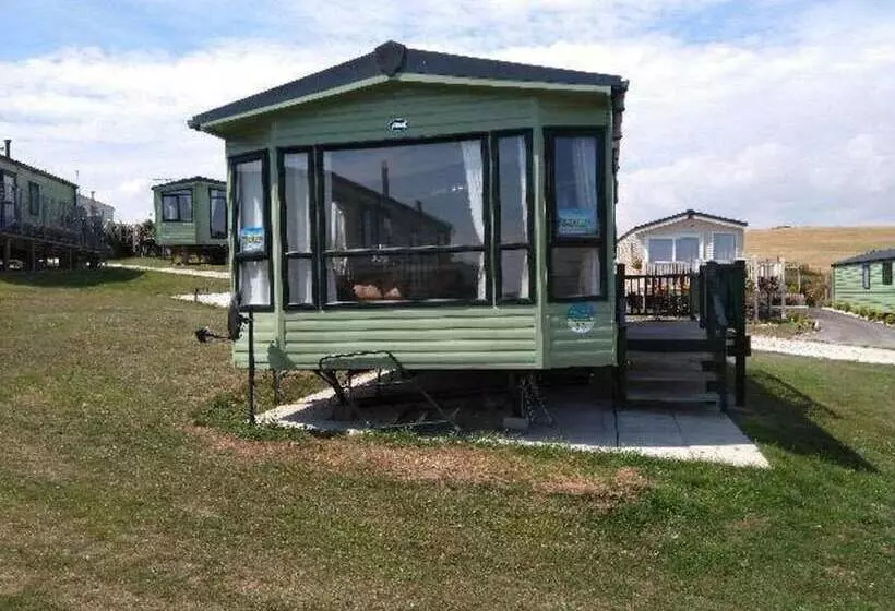 Caravan   Sleeps 6   Sea Views   Dog Friendly