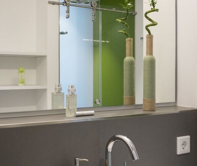 Seven Hotel + Boardinghouse