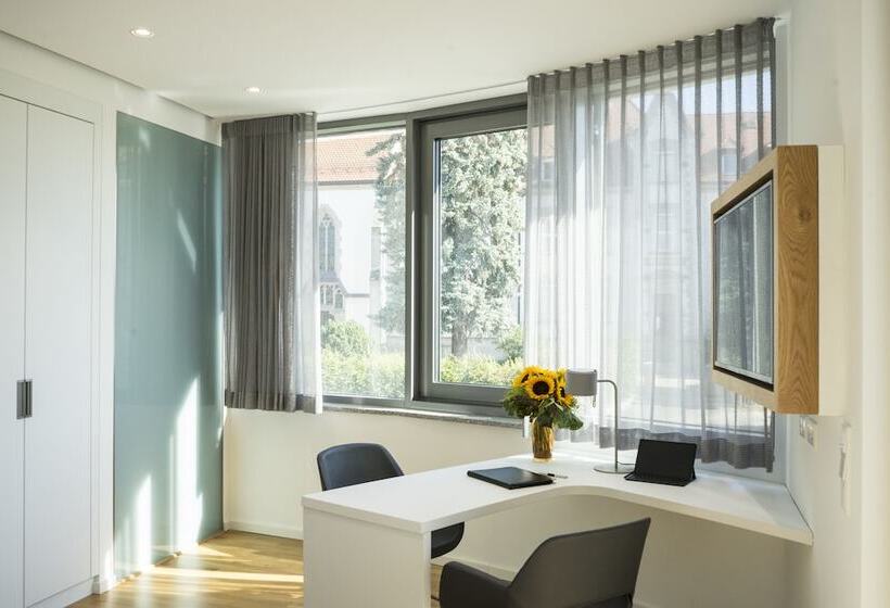 Seven Hotel + Boardinghouse