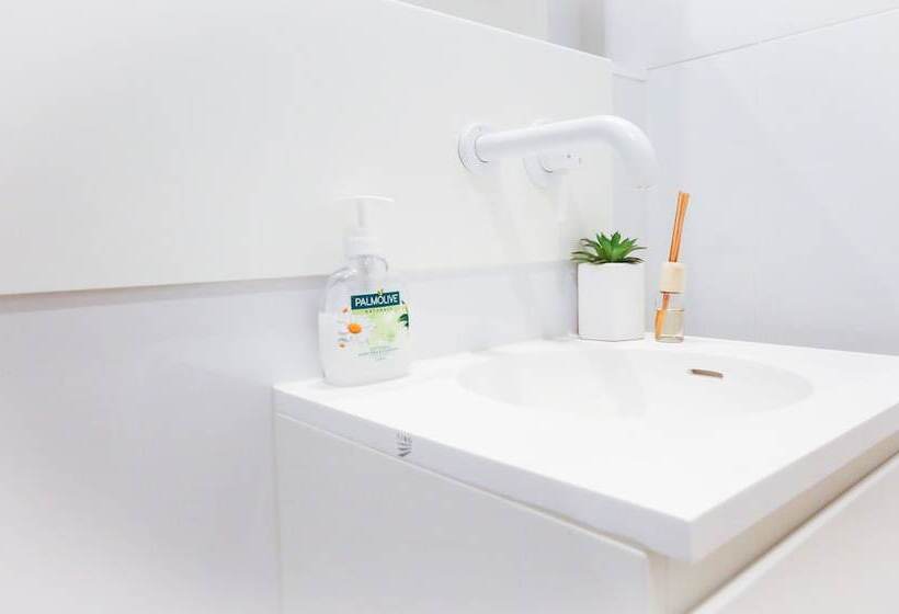 South Yarra Claremont Apartment