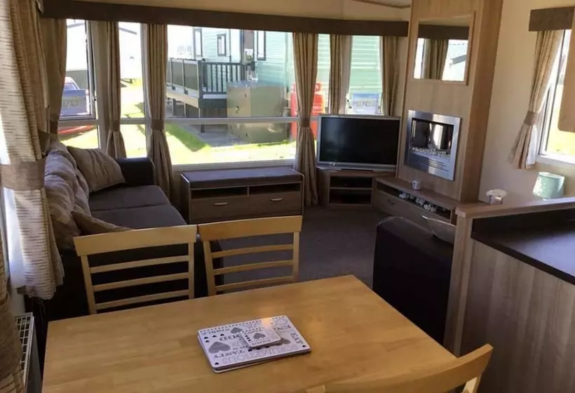 Caravan   Sleeps 6   Sea Views   Dog Friendly