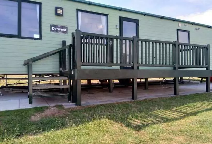 Caravan   Sleeps 6   Sea Views   Dog Friendly