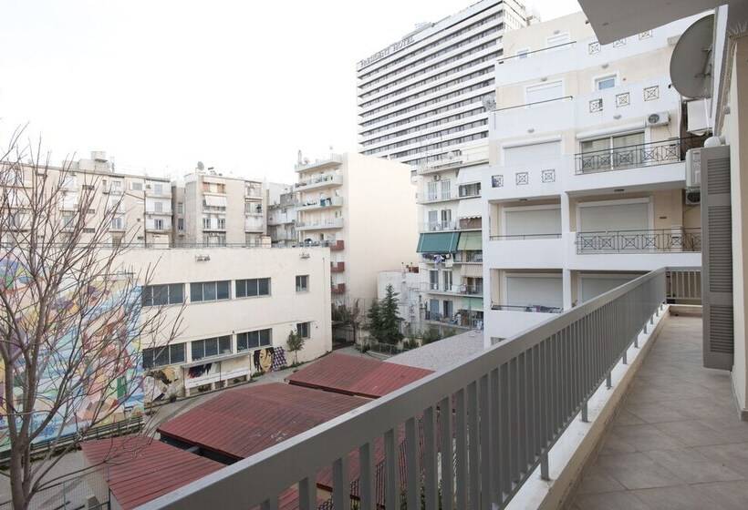 Ambelokipi. Spacious Sunny Apartment