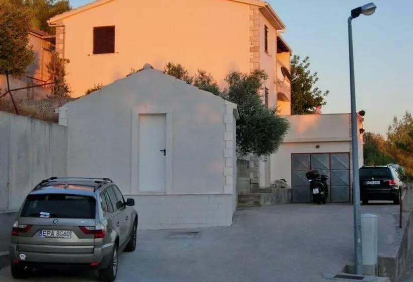 Apartments Near The Sea Marinovic