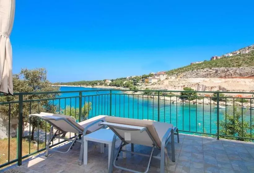 Apartments Roko With Sea View 1273