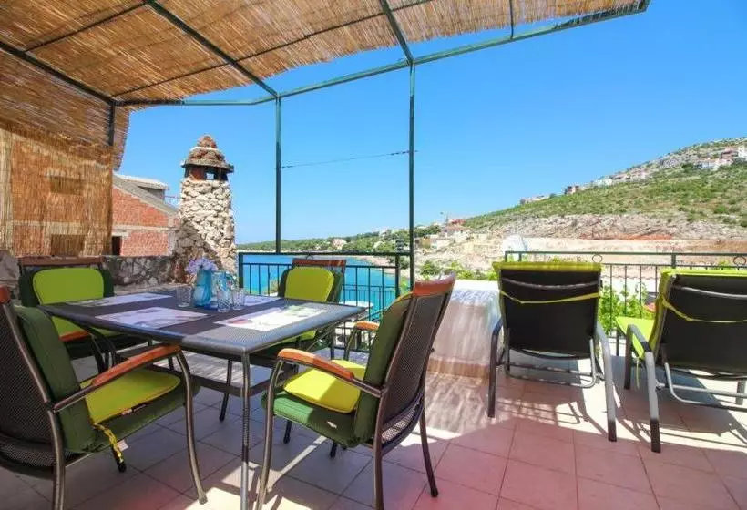 Apartments Roko With Sea View 1273