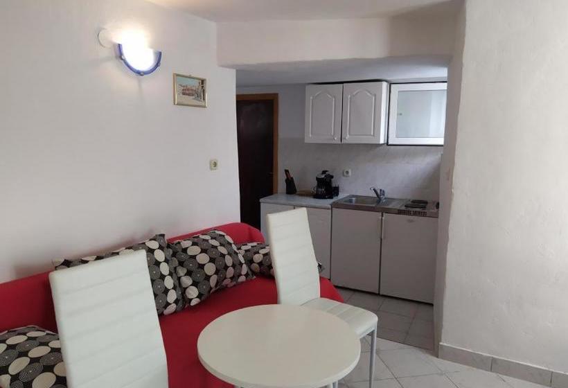 Apartments Roko With Sea View 1273