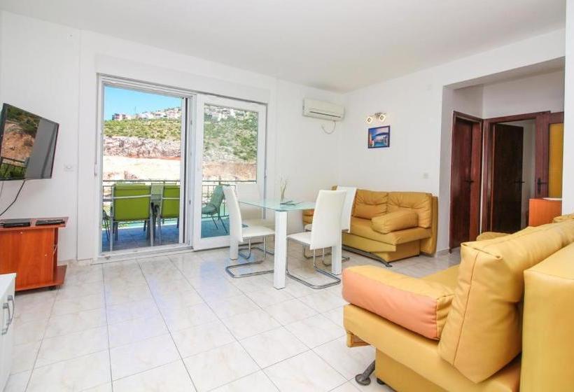 Apartments Roko With Sea View 1273