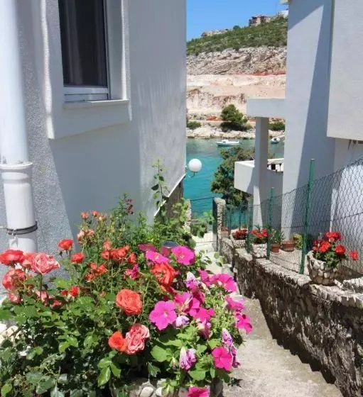 Apartments Roko With Sea View 1273