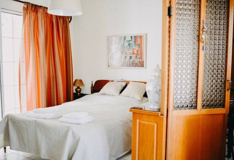 Best House Piraeus Heart