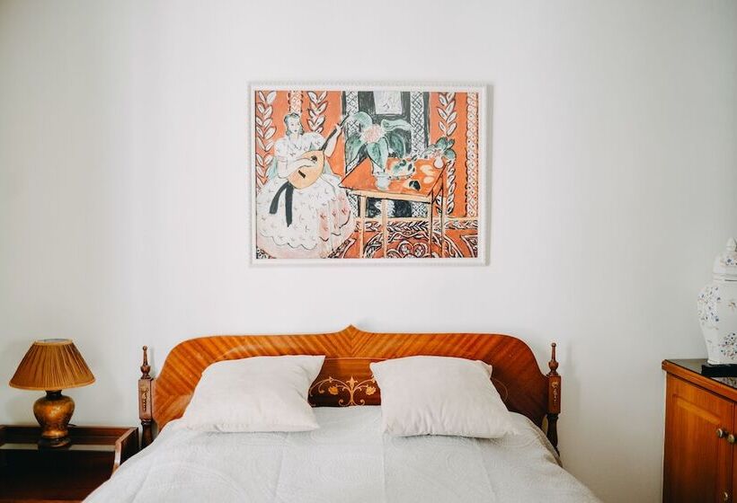 Best House Piraeus Heart