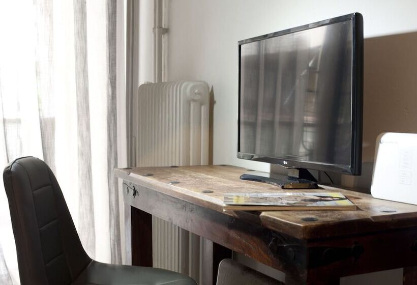 Chalandri A Newly Renovated Studio