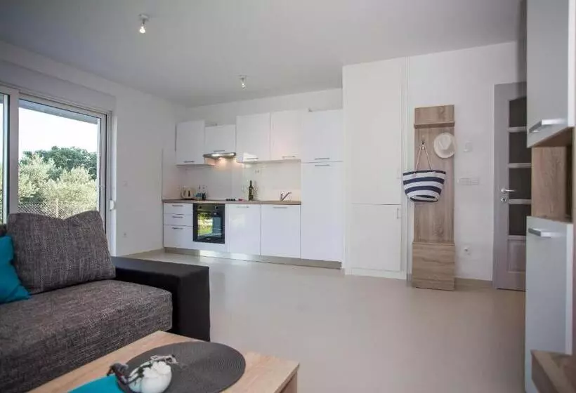 Enelani Apartments