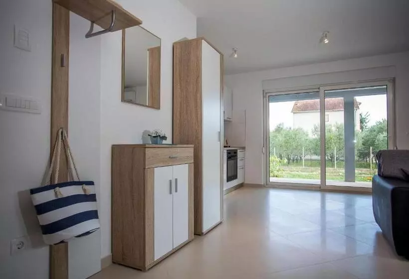 Enelani Apartments