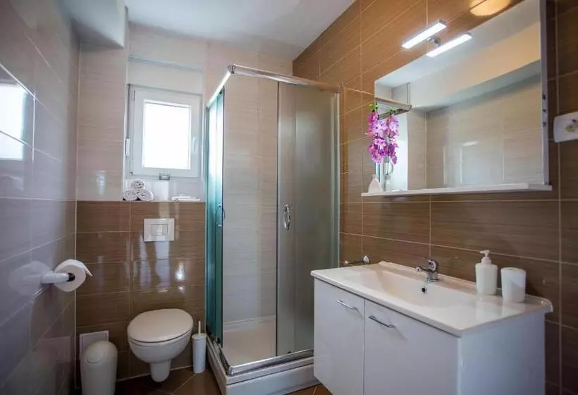 Enelani Apartments