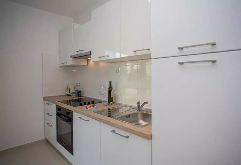 Enelani Apartments